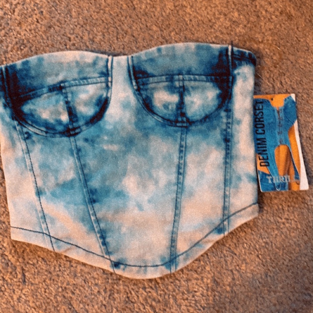 Cute denim corset. Very in season right now.